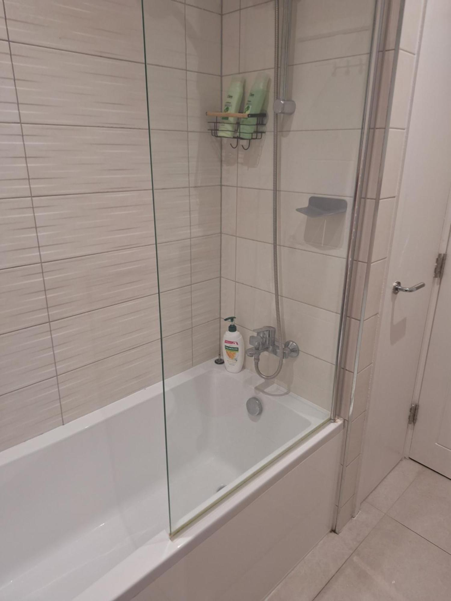 Budget Single Room Only For One Adult - Shared Flat Northolt  ภายนอก รูปภาพ