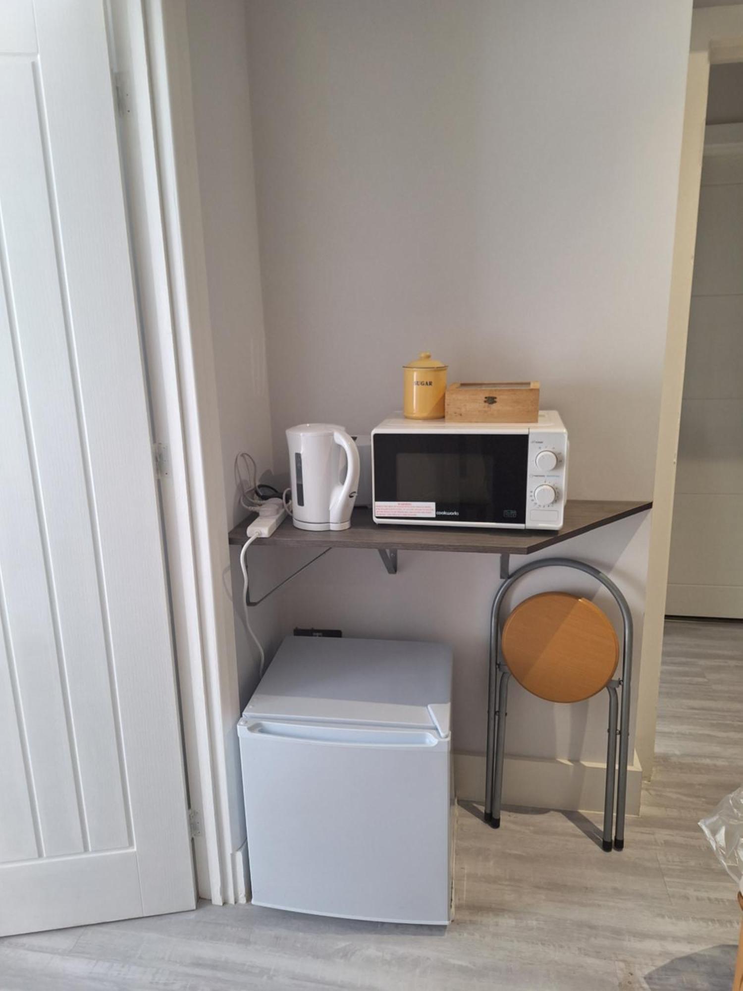 Budget Single Room Only For One Adult - Shared Flat Northolt  ภายนอก รูปภาพ